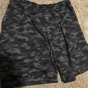 Men's Black Lululemon pacemaker Camo Shorts